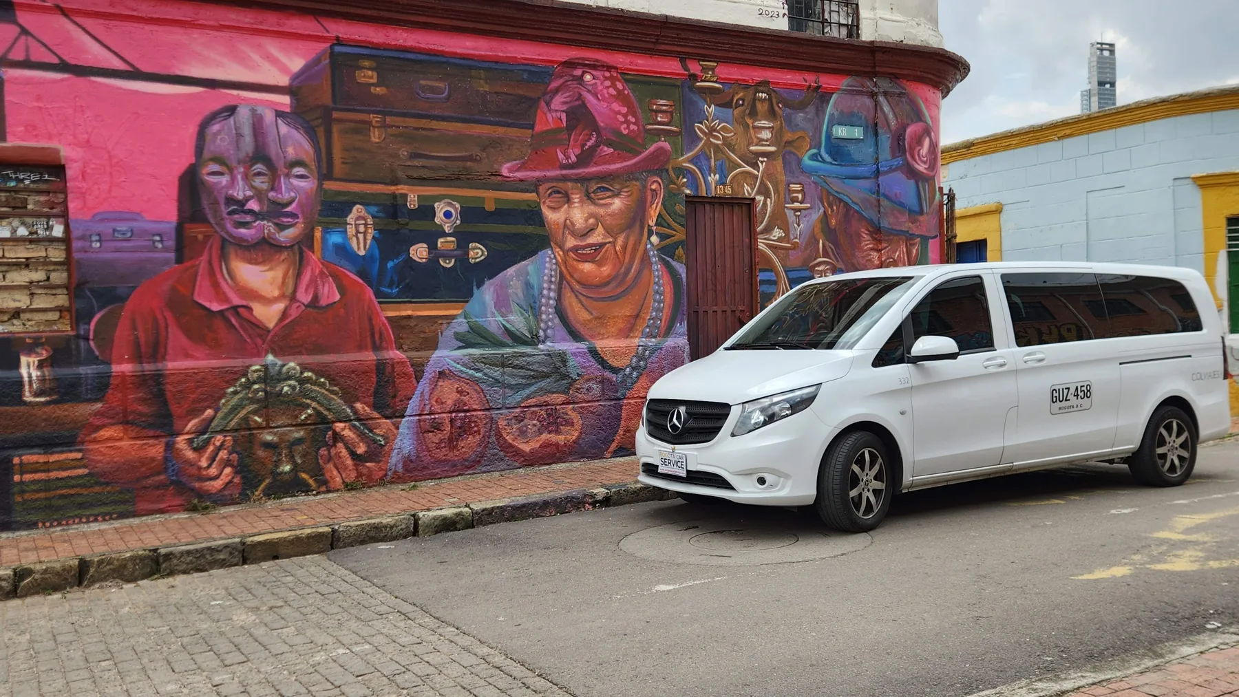 Mercedes-Benz Vito with private driver service in La Candelaria, Bogotá